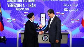 اعطای نشان افتخار ملی ونزوئلا به رئیس جمهوری اسلامی ایران